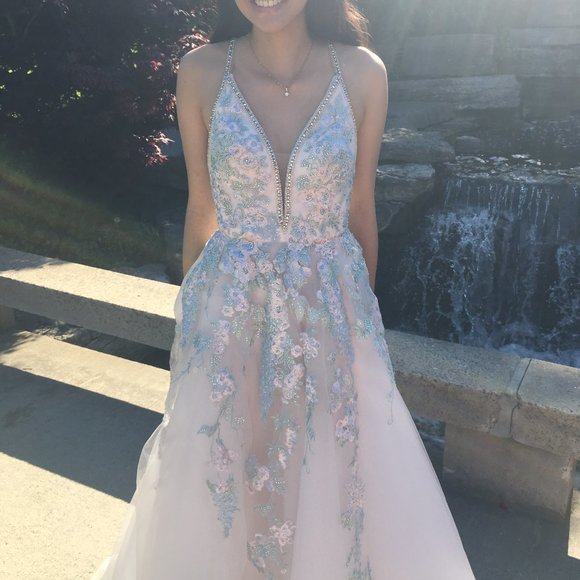 Gorgeous Prom Dress - Picture 1 of 6